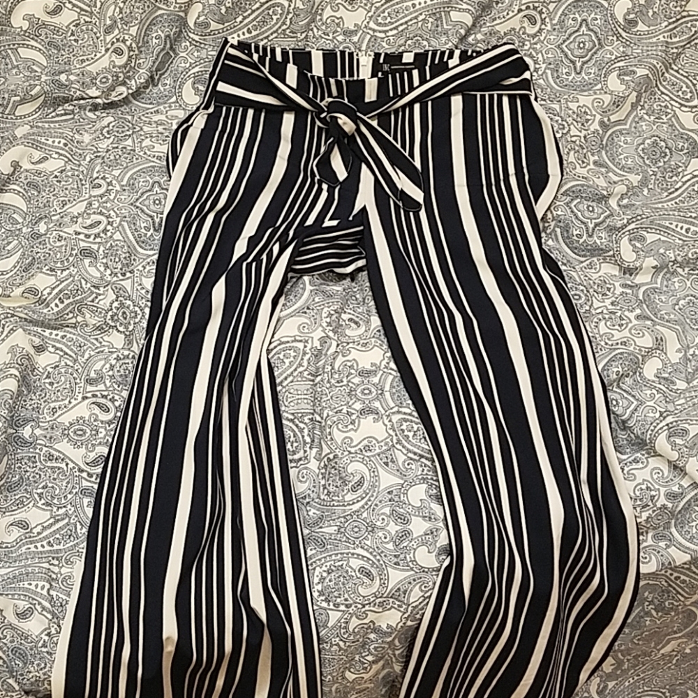 Fun flowing womens pants size 10